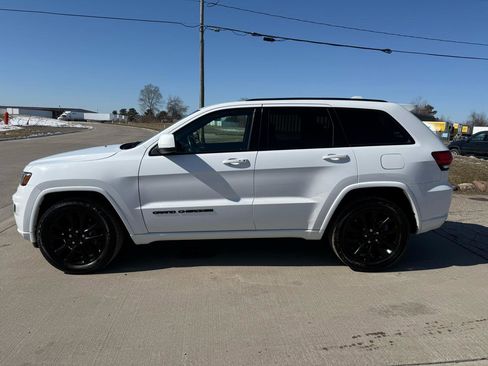 Used 2018 Jeep Grand Cherokee Altitude image 8