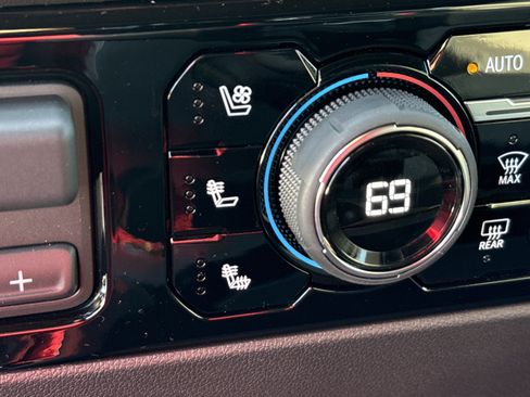 Used 2025 Chevrolet Silverado 2500 ZR2 w/ Technology Package image 48