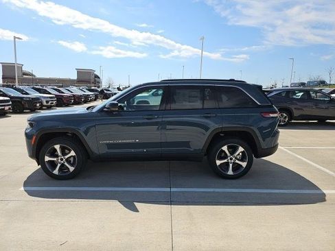 New 2026 Jeep Grand Cherokee Limited w/ Trailer Tow Package AWD/4WD image 2