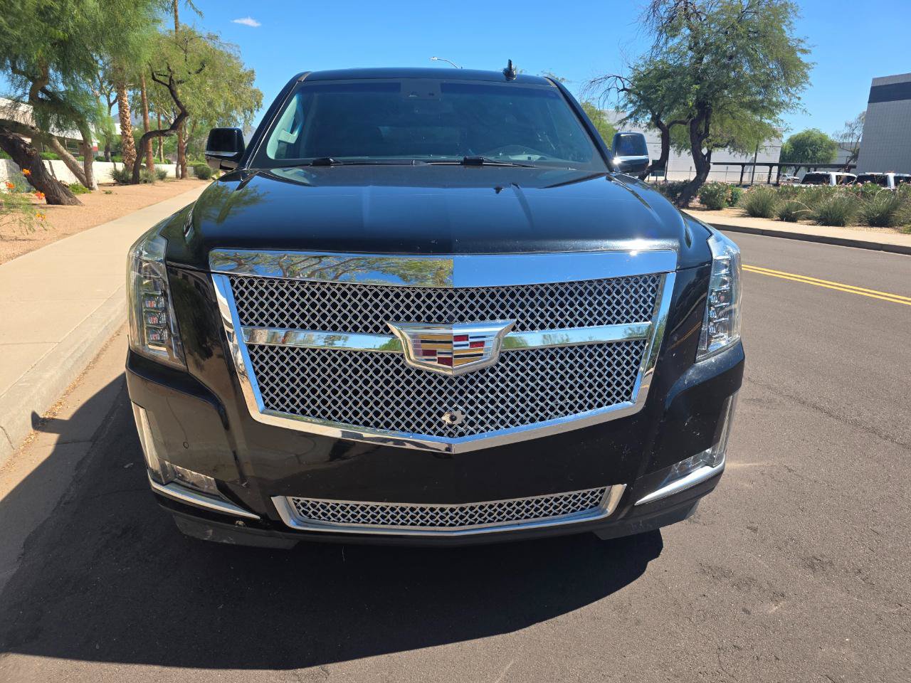 Used 2019 Cadillac Escalade ESV Luxury AWD/4WD image 6