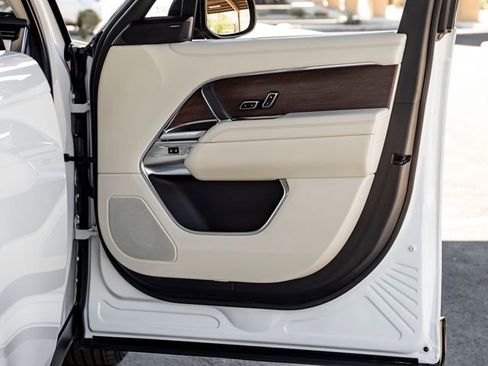 Used 2023 Land Rover Range Rover SE image 28