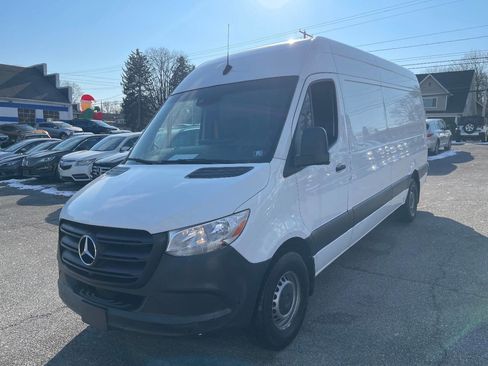 Used 2023 Mercedes-Benz Sprinter 2500 image 2
