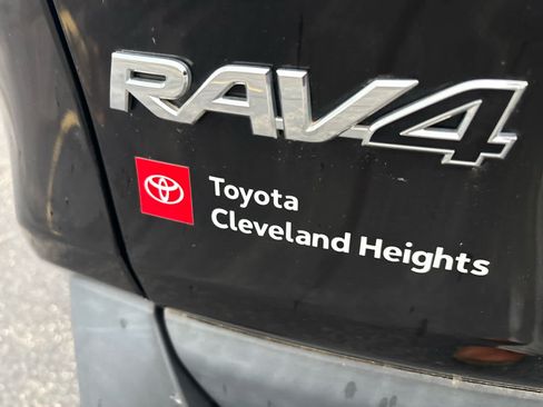 Used 2020 Toyota RAV4 XLE w/ Convenience Package FWD image 22