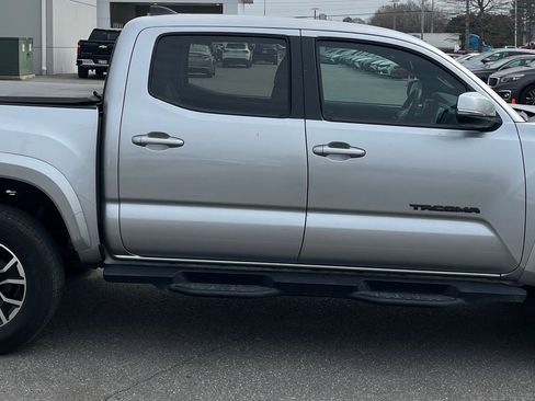 Used 2022 Toyota Tacoma TRD Sport w/ Technology Package image 10