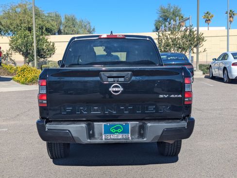 Used 2023 Nissan Frontier SV image 6
