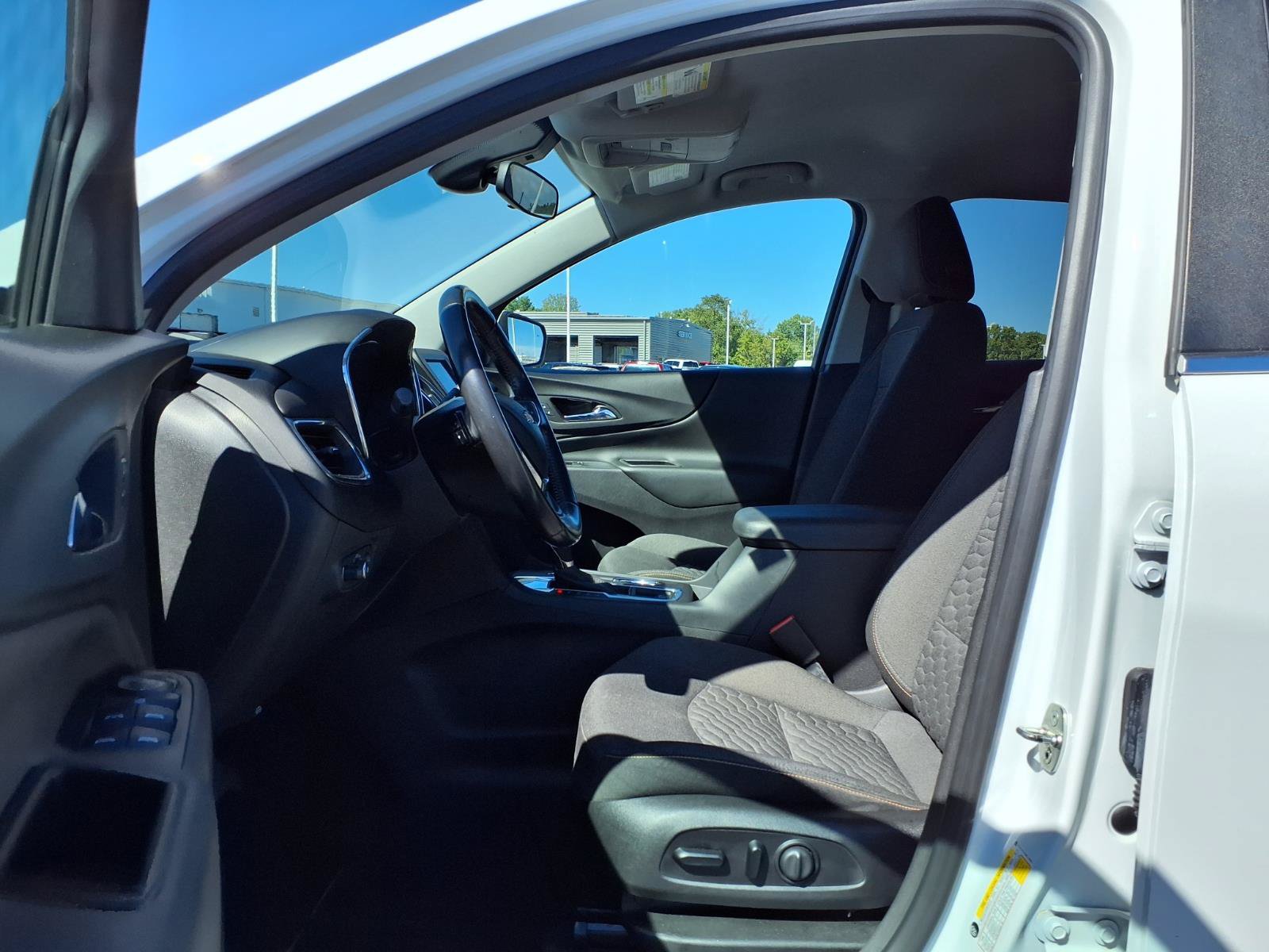 Used 2021 Chevrolet Equinox LT FWD image 22