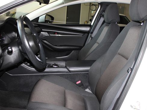 Used 2020 MAZDA MAZDA3 Sedan FWD image 26