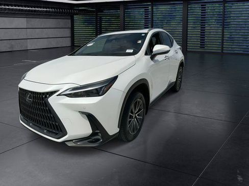 Certified 2025 Lexus NX 250 FWD w/ Towing Package (2000 Lbs) image 4