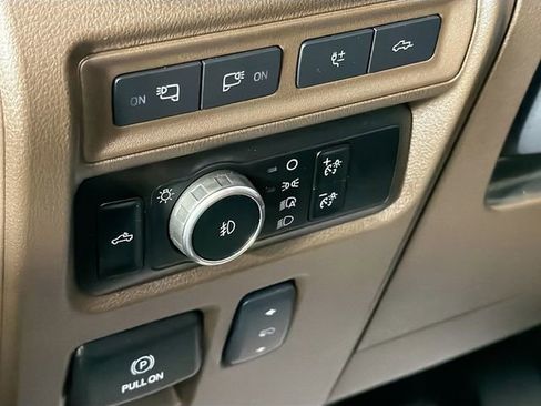 Used 2024 Ford F150 King Ranch w/ FX4 Off-Road Package image 10