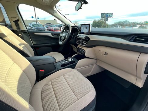 Used 2022 Ford Escape SE image 9