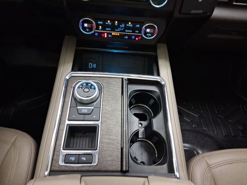 Used 2021 Ford Expedition Limited image 16