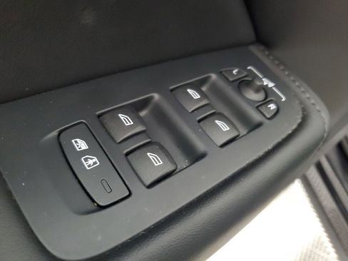 Used 2023 Volvo XC60 B5 Plus w/ Climate Package image 22