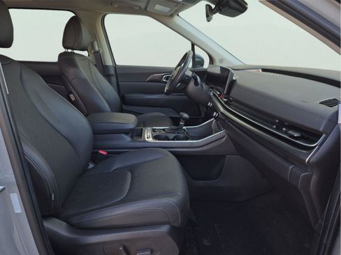 Used 2025 Kia Carnival SX w/ SX Dark Edition Package FWD image 23