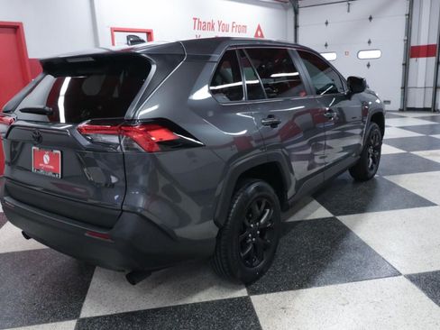 Used 2022 Toyota RAV4 LE FWD image 7
