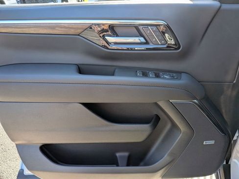New 2026 Chevrolet Suburban High Country AWD/4WD image 30