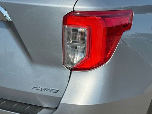 Used 2023 Ford Explorer XLT AWD/4WD image 31