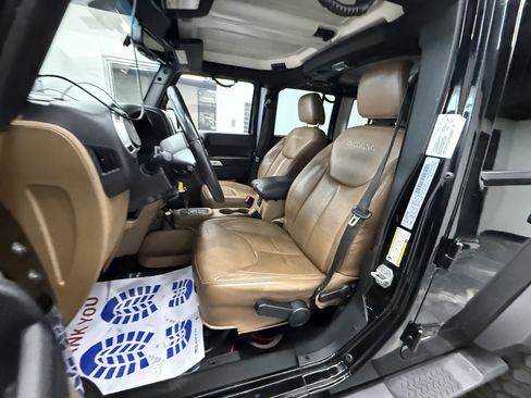 Used 2016 Jeep Wrangler Unlimited Sahara w/ Connectivity Group image 11