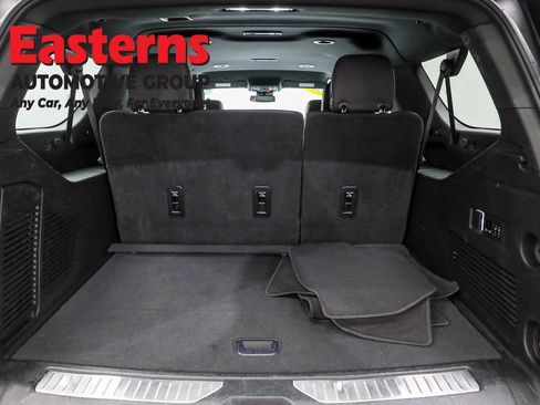 Used 2023 Chevrolet Suburban Premier image 9