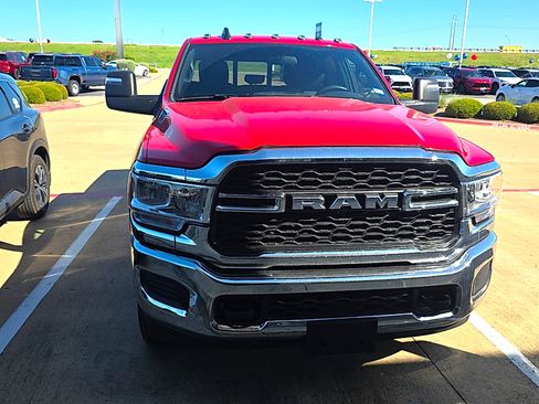 Used 2024 RAM 2500 Tradesman w/ Chrome Appearance Group AWD/4WD image 5
