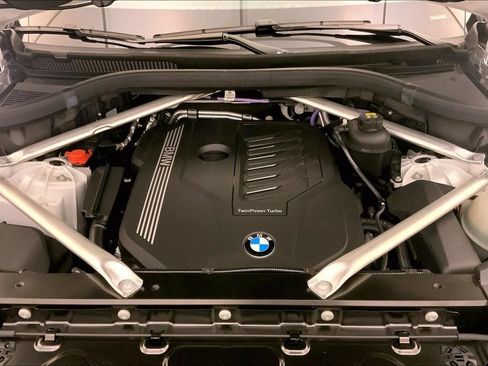 Used 2022 BMW X5 xDrive40i w/ M Sport Package AWD/4WD image 9