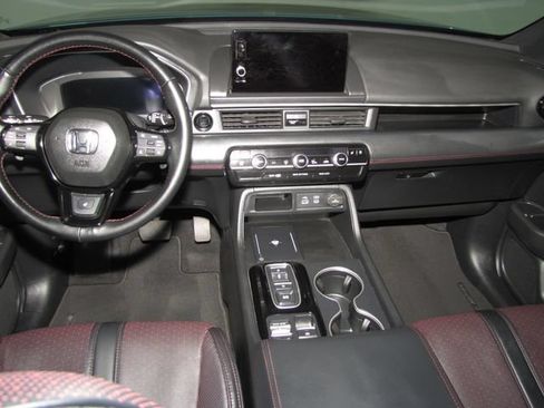 Certified 2025 Honda Pilot Black Edition image 15