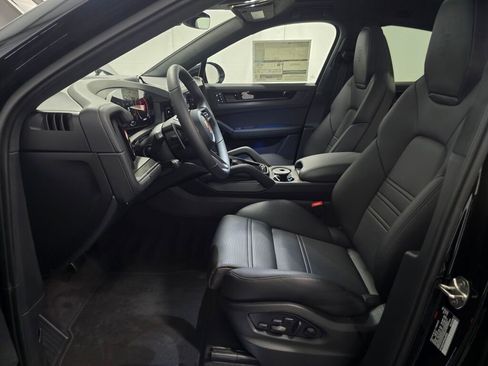 New 2026 Porsche Cayenne GTS image 14