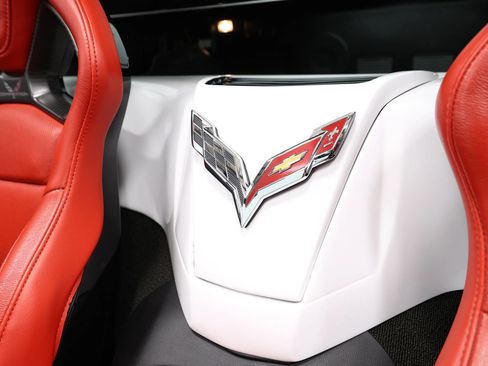 Used 2016 Chevrolet Corvette Z06 w/ 3LZ Preferred Equipment Group RWD image 17