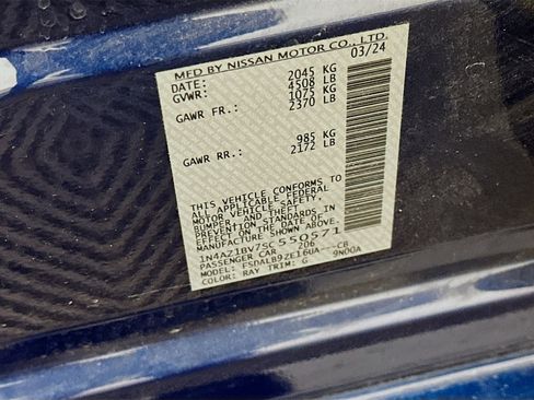 Used 2025 Nissan Leaf S image 12