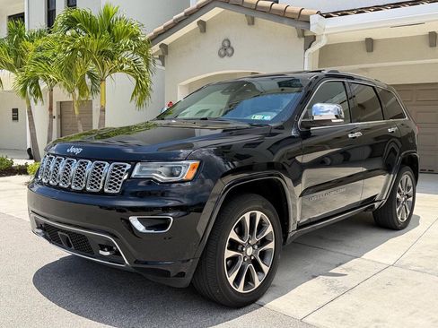 Used 2017 Jeep Grand Cherokee Overland w/ Jeep Active Safety Group AWD/4WD image 3