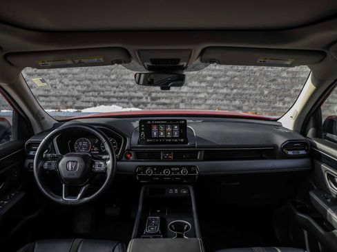 Used 2025 Honda Pilot Touring image 24