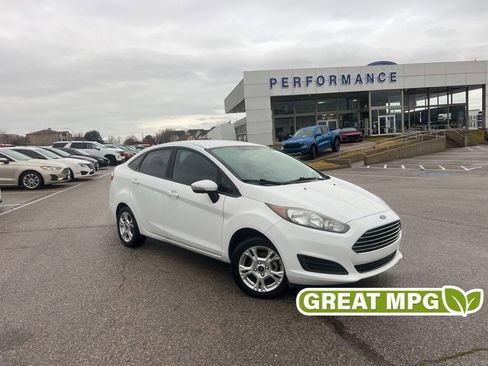Used 2015 Ford Fiesta SE image 1
