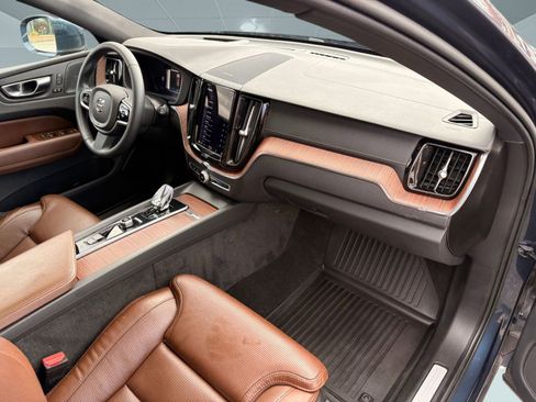 Certified 2023 Volvo XC60 B5 Ultimate w/ Protection Package Premier image 28