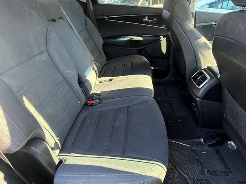 Used 2016 Kia Sorento FWD image 16