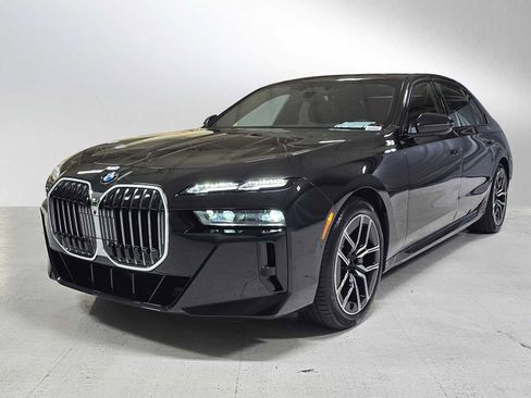 Used 2026 BMW 760i xDrive w/ Executive Package image 7