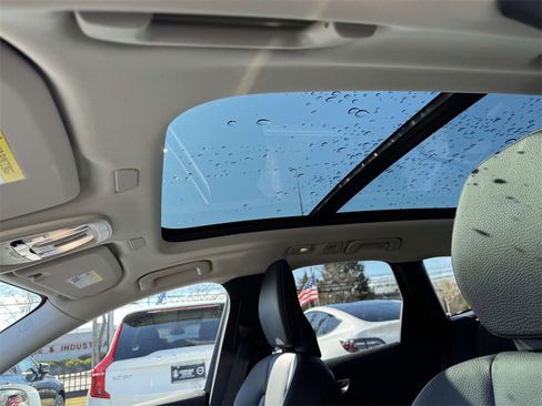 Certified 2023 Volvo XC60 B5 Plus image 17