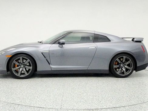 Used 2010 Nissan GT-R Premium image 8