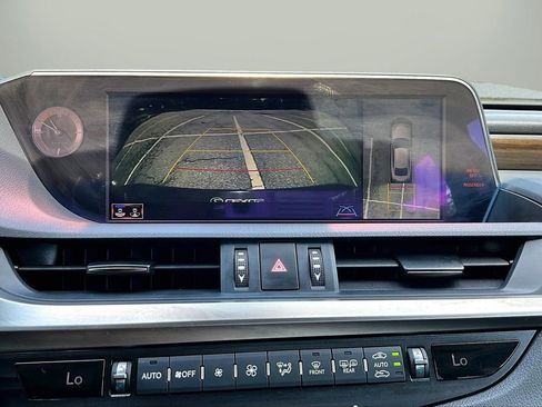 Used 2019 Lexus ES 300h w/ Accessory Package 2 FWD image 14