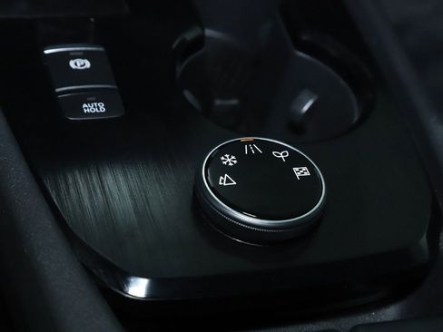 Used 2023 Nissan Rogue S image 27