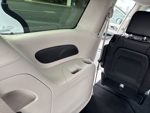 Used 2024 Chrysler Pacifica Touring-L w/ Road Tripper Package FWD image 23