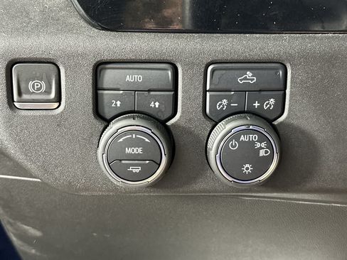 Used 2023 Chevrolet Silverado 1500 LT AWD/4WD image 30