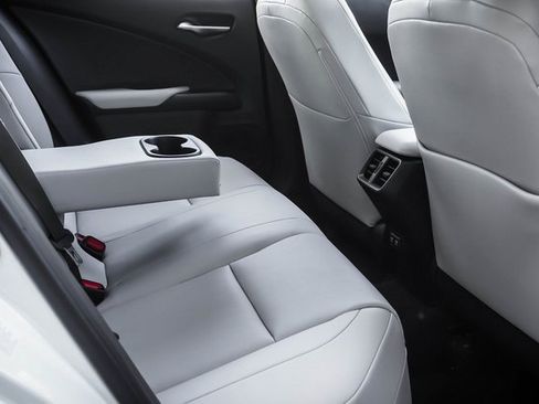 Used 2019 Lexus UX 200 image 23