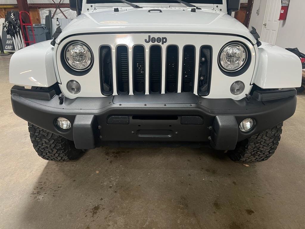 Used 2017 Jeep Wrangler Sahara AWD/4WD image 12