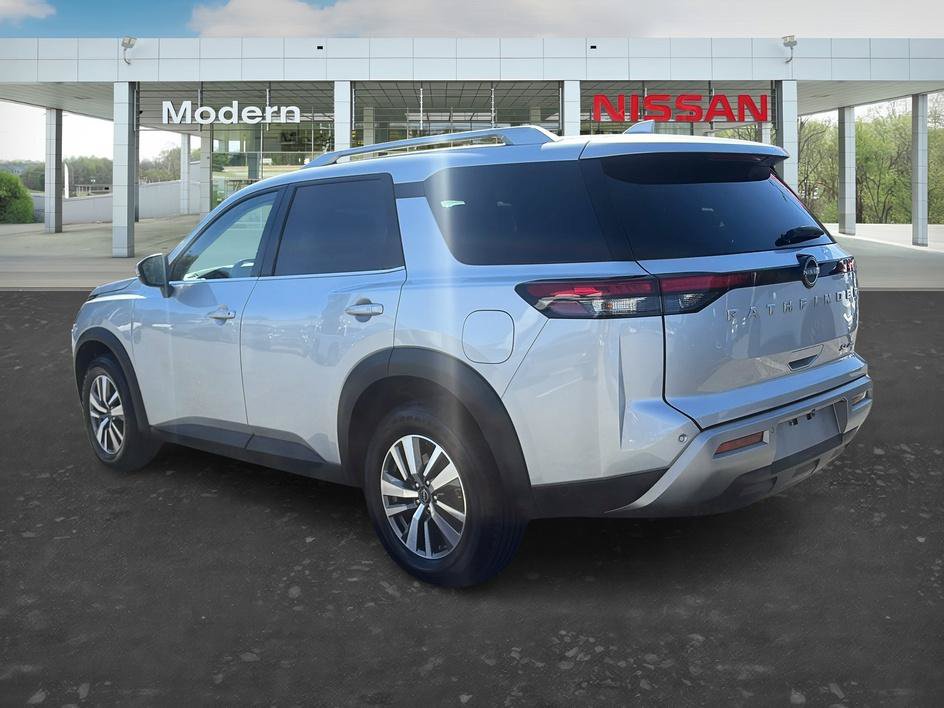 Certified 2025 Nissan Pathfinder SL AWD/4WD image 3