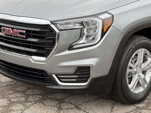 Certified 2023 GMC Terrain SLE w/ Driver Convenience Package image 8