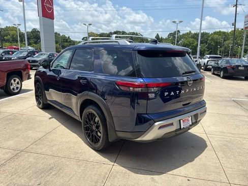 Used 2024 Nissan Pathfinder SL w/ SL Premium Package FWD image 5
