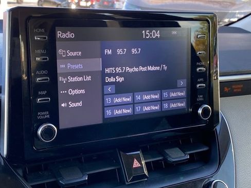 Used 2020 Toyota Corolla LE image 19