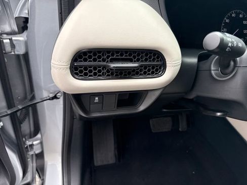 Used 2023 Honda HR-V LX image 15