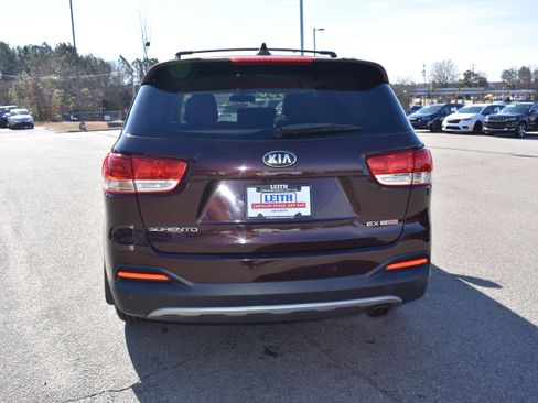 Used 2016 Kia Sorento EX image 8
