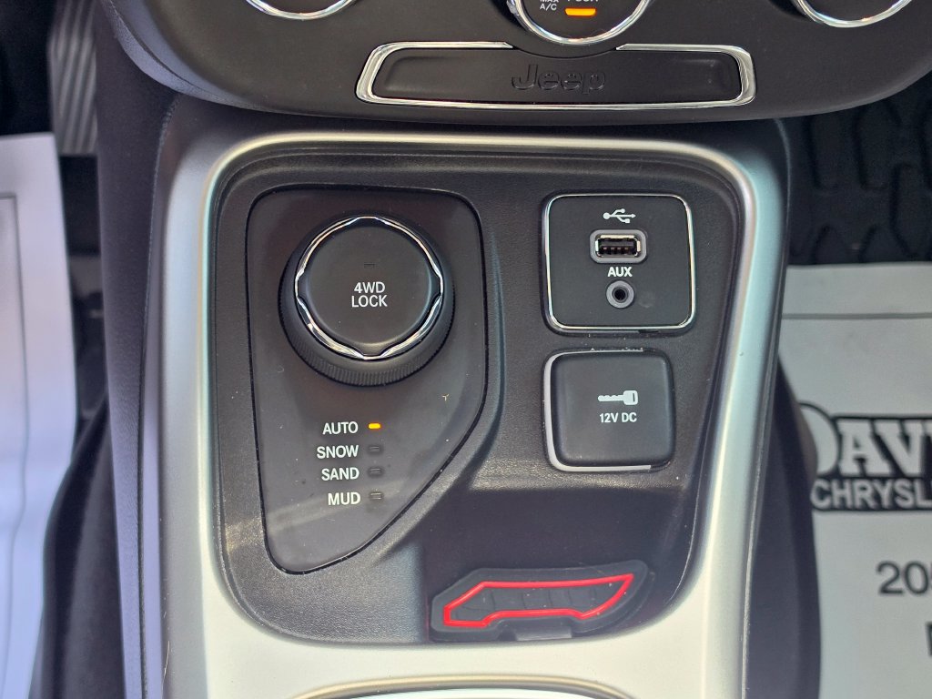 Used 2018 Jeep Compass Latitude AWD/4WD image 25