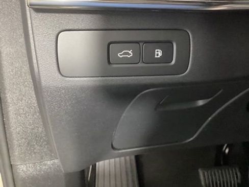 New 2026 Volvo XC90 T8 Plus w/ Protection Package Premier image 20